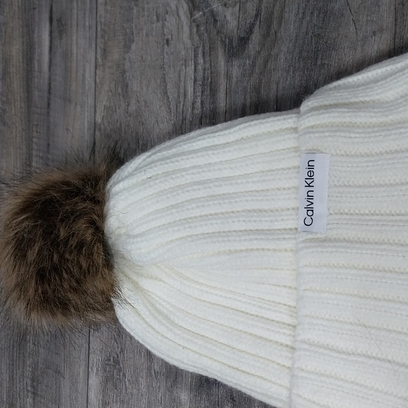 Calvin Klein Winter Cap Hat Pom White Fast Ship - Picture 6 of 9